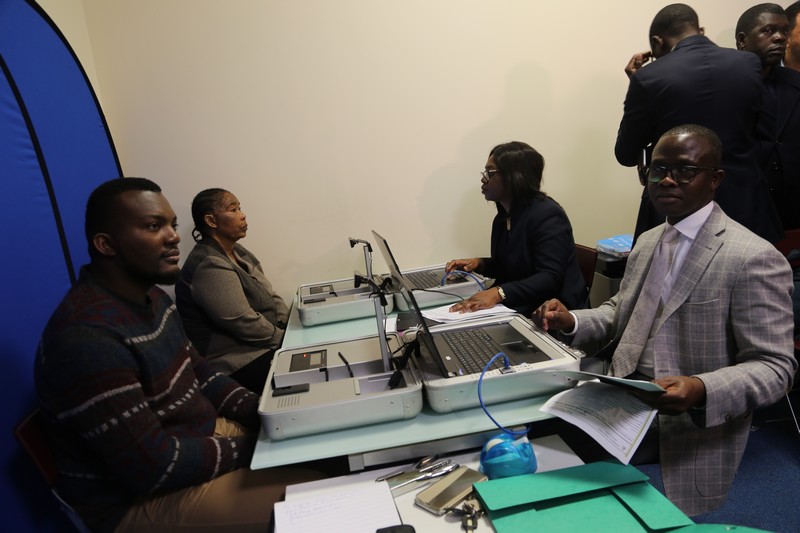 Le gouvernement envisage des reformes dans la police et dans le secteur de l'emploi